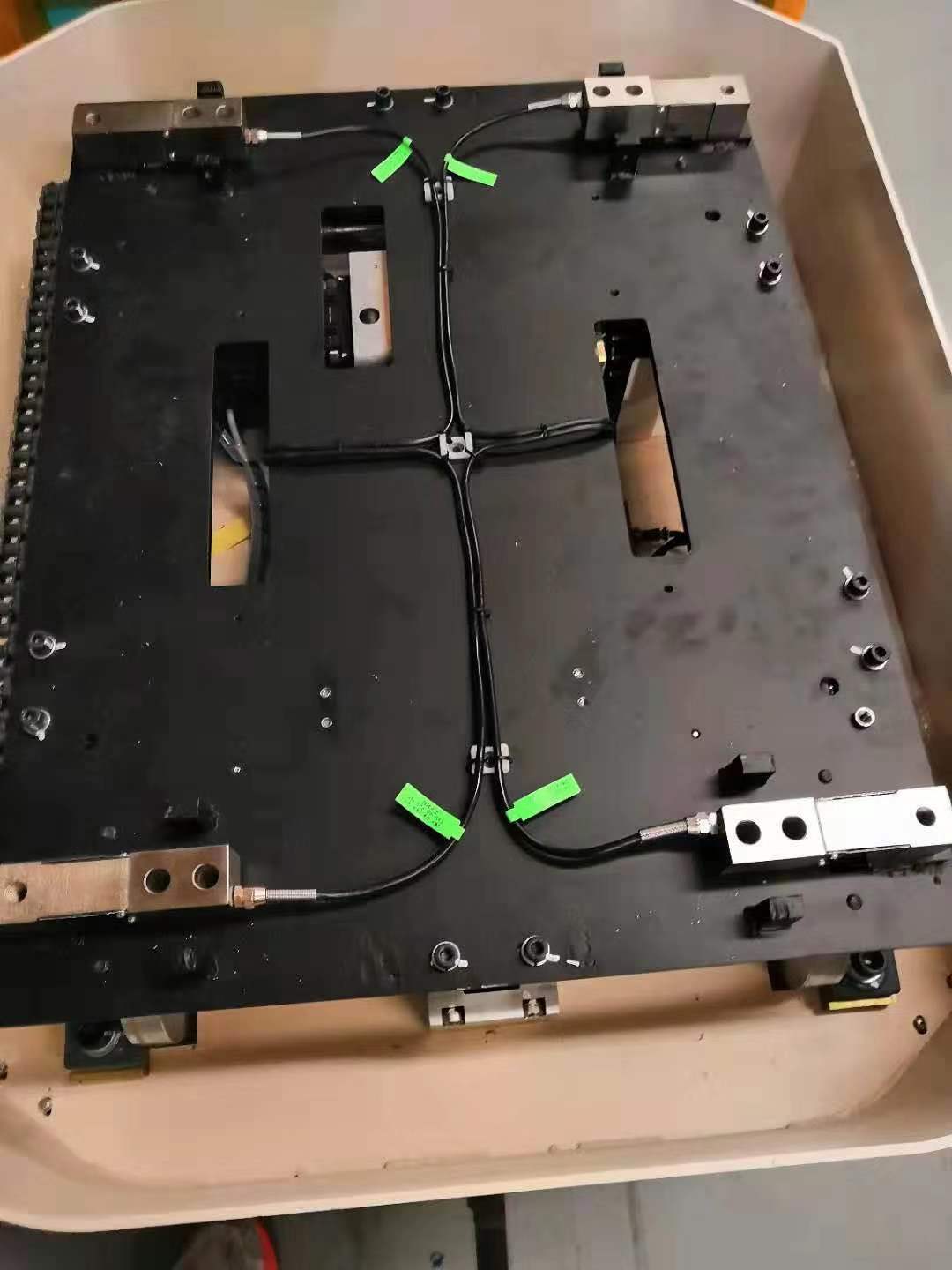 稱(chēng)重傳感器應(yīng)用于機(jī)場(chǎng)分揀平臺(tái)